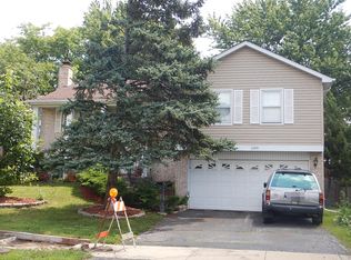 1199 Spring Valley Dr, Carol Stream, IL 60188