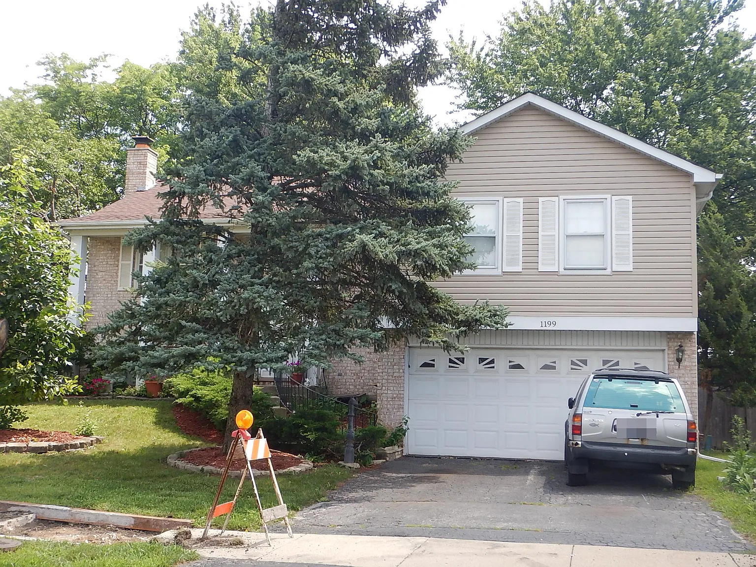 1199 Spring Valley Dr photo 1