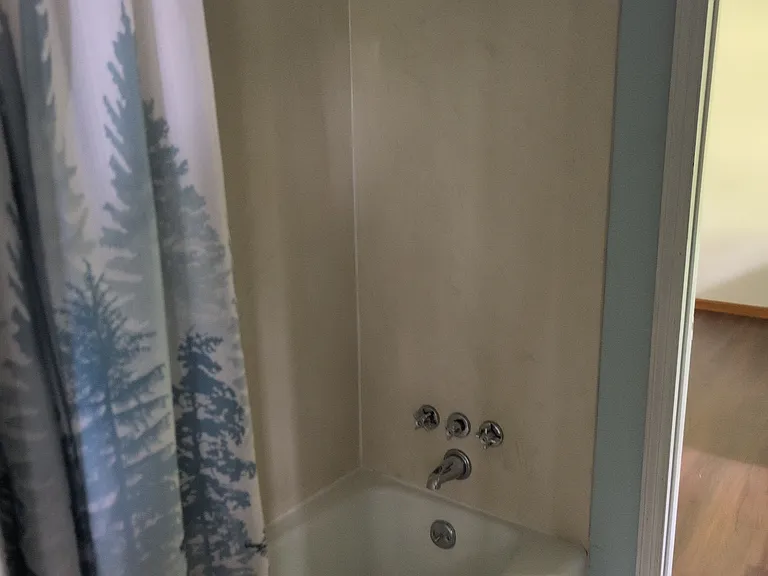 135 Marilyn Dr E — Photo 16