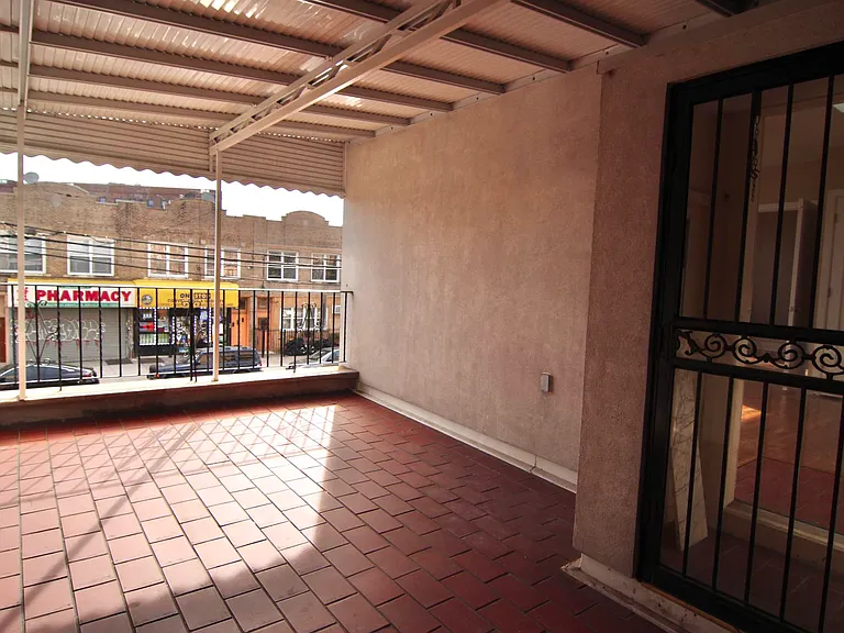 4403 31st Ave #2R — Photo 3