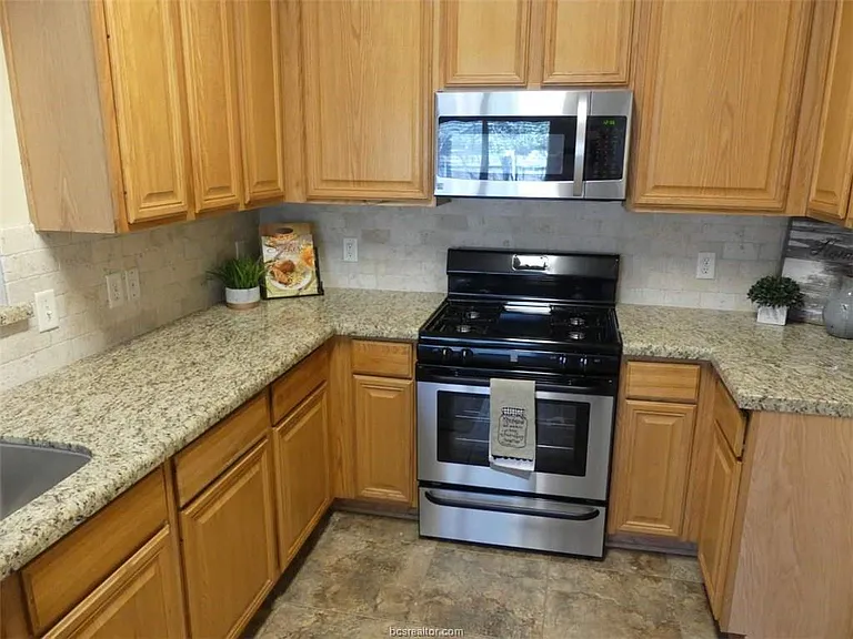 3207 Neuburg Ct — Photo 8