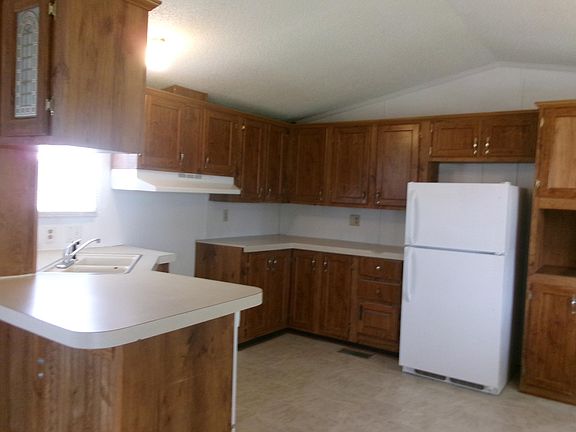 2nd image of 307 Red Oak Dr