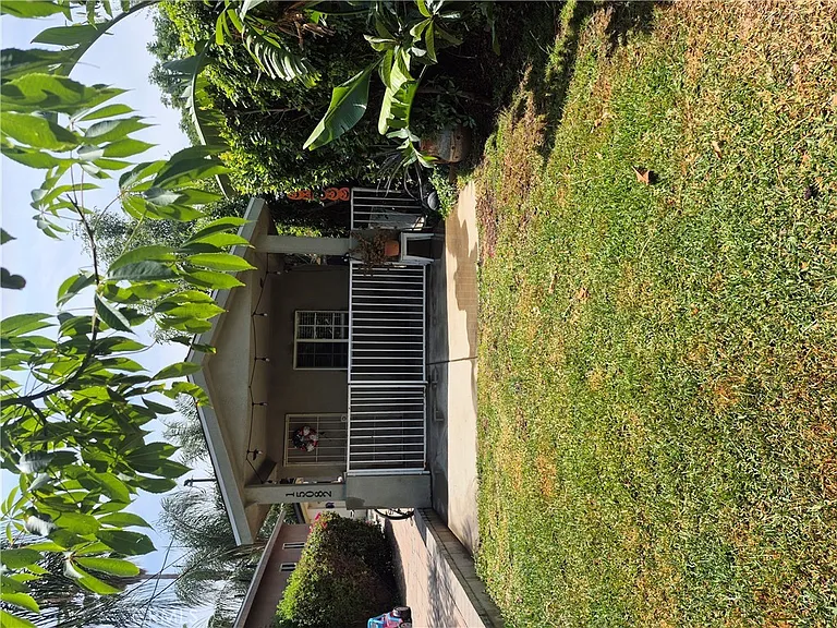 15080-15082 Roxford St — Photo 1