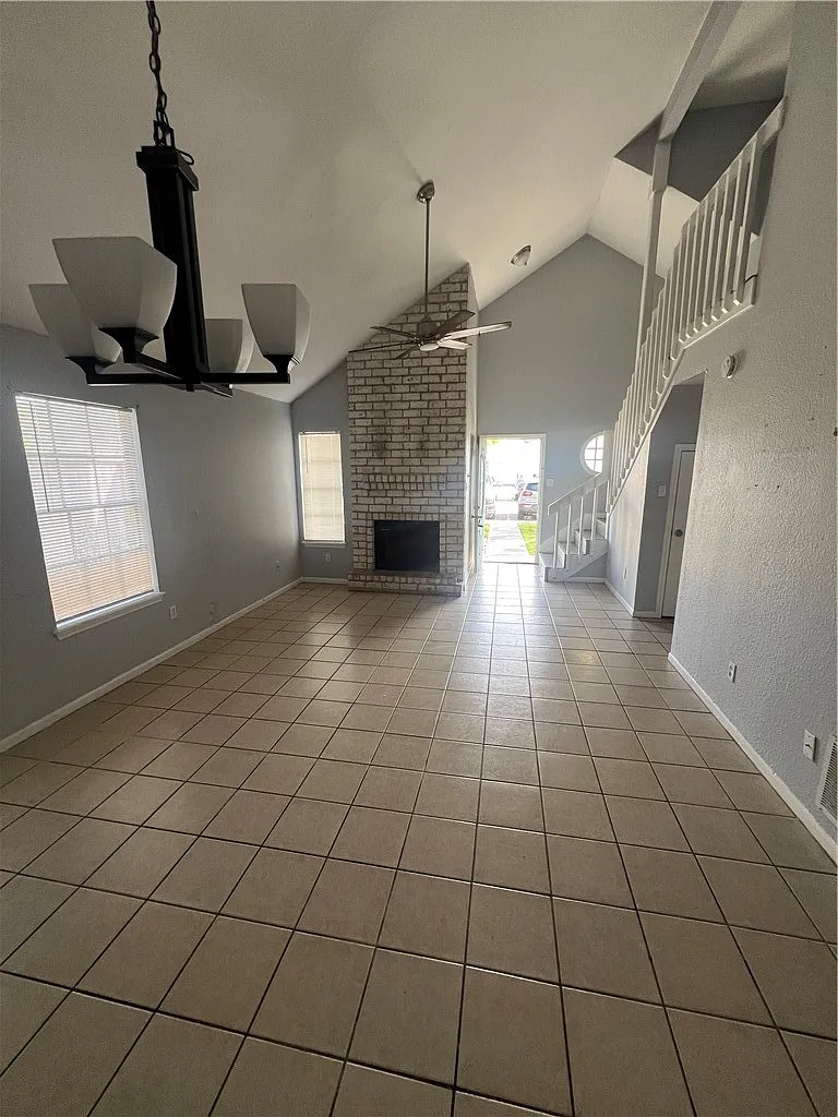 2 bed, 2.0 bath, 1057 sqft, $1,495 — Photo 2