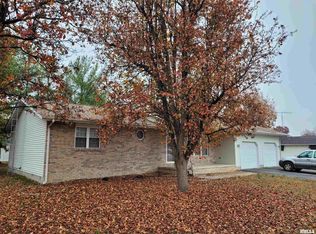 469 E Main St, Radom, IL 62876