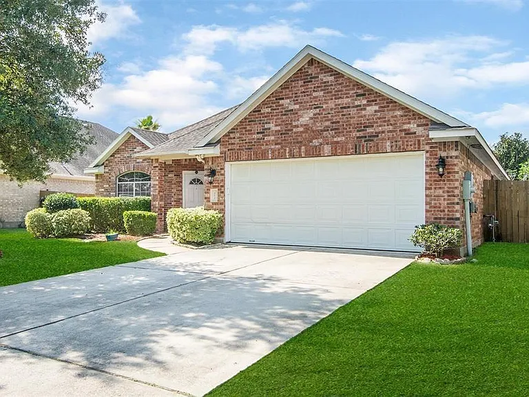 405 Magnolia Estates Dr — Photo 2