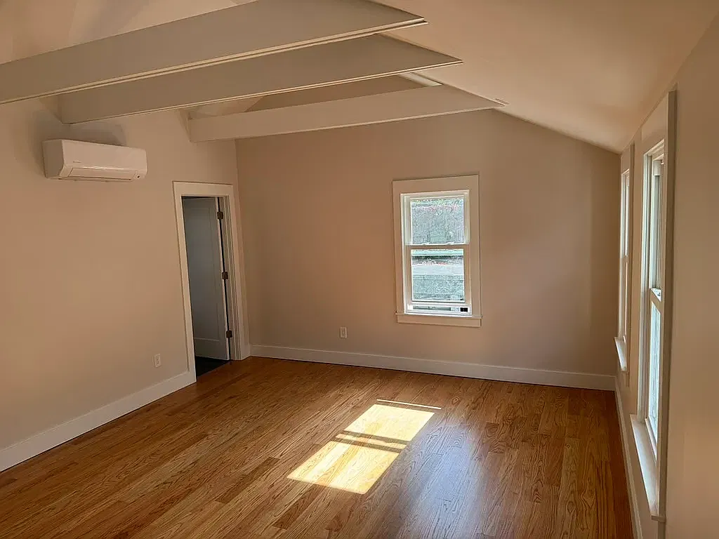 2 bed, 1050 sqft, $2,600 — Photo 2