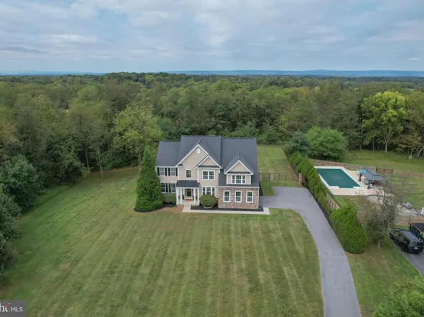 898 Declaration Dr, Charles Town, WV 25414