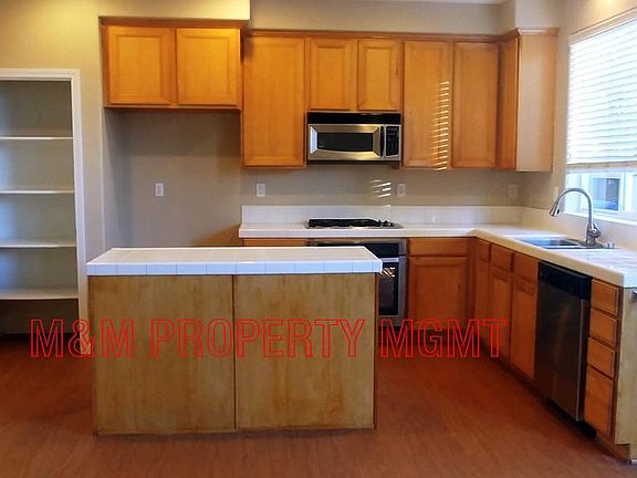 3301 Hayground Kitchen with New Stainless Appliances, Cookin