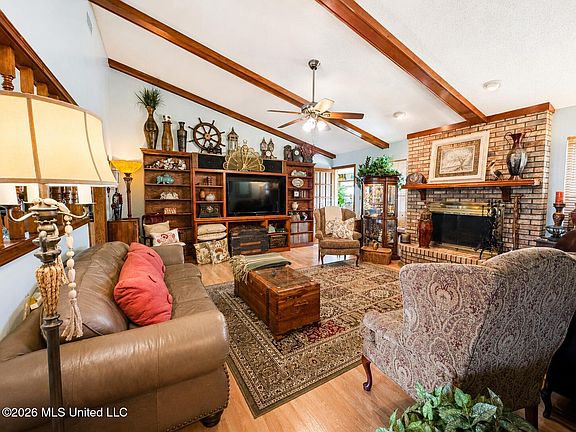 4th image of 20000 Merinda Ln
