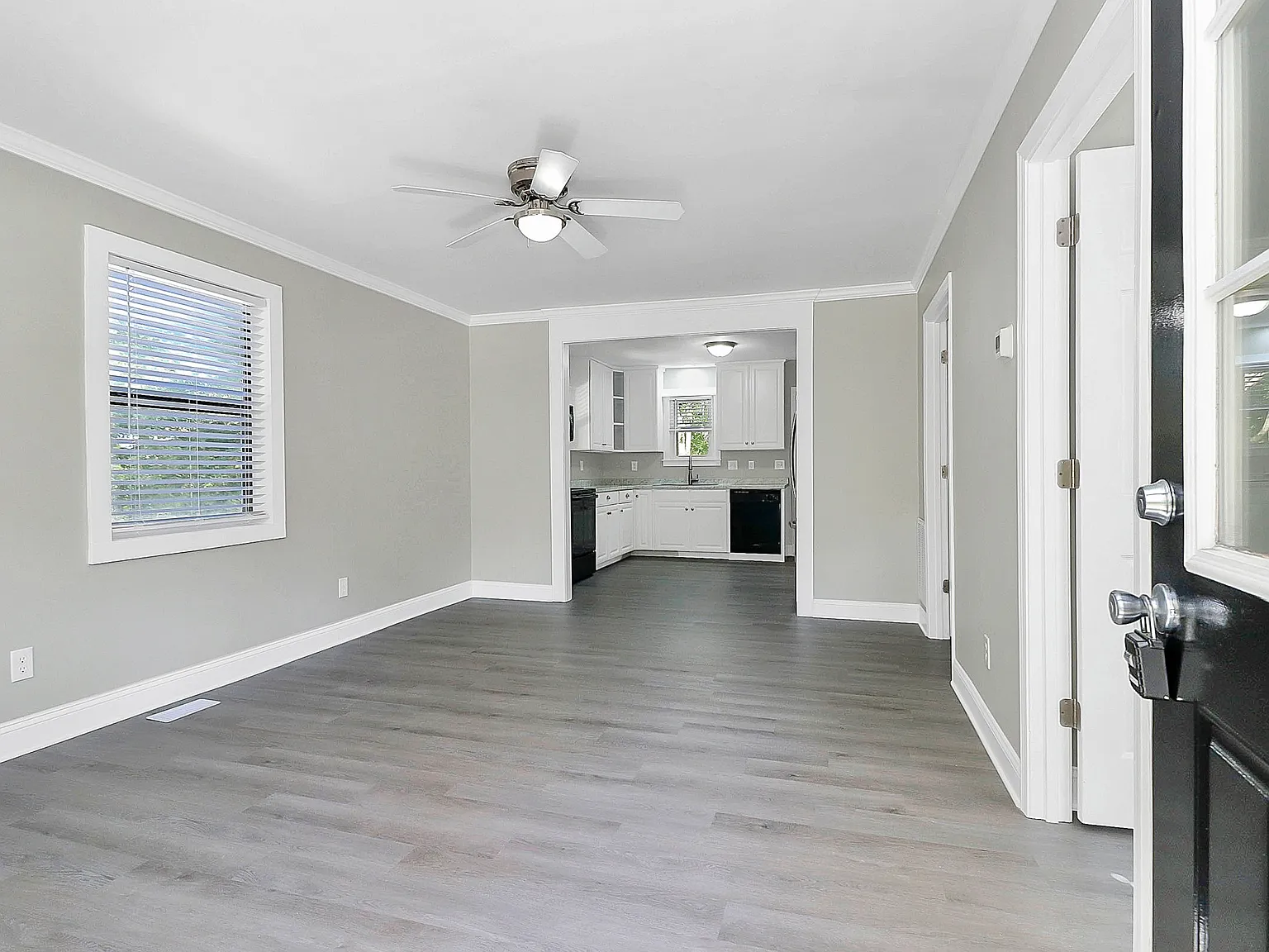 2 bed, 825 sqft, $1,500 — Photo 2