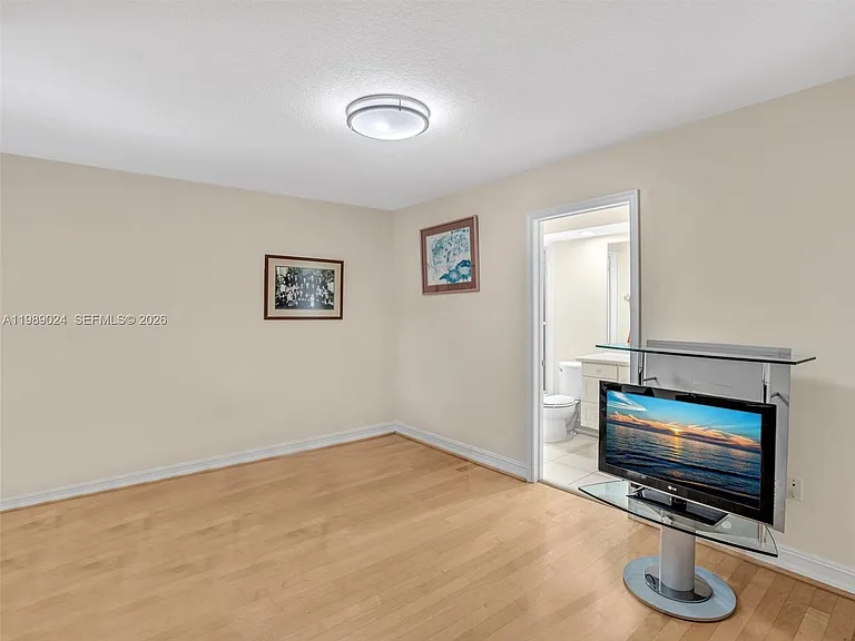 20780 NE 32nd Ave — Photo 45