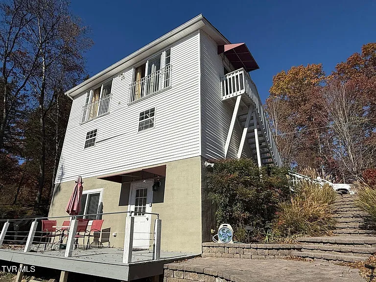 282 Snyder Rd — Photo 2