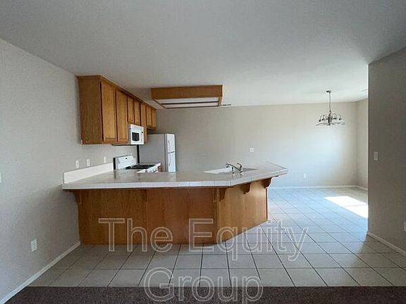 3rd image of 2521 W Lark Ave
