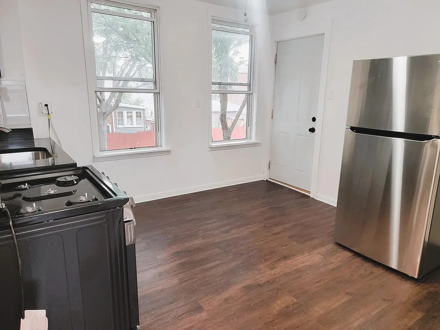 3 bed, 950 sqft, $775 — Photo 4