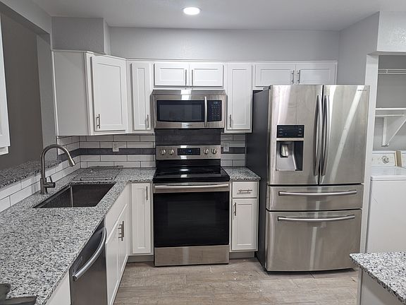4th image of 1247 E Bluebell Ln