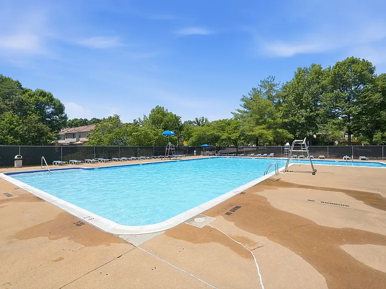 Lee Overlook Apartments — Photo 17