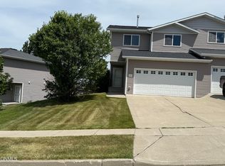 1211 Sorrento Pl, Bismarck, ND 58501