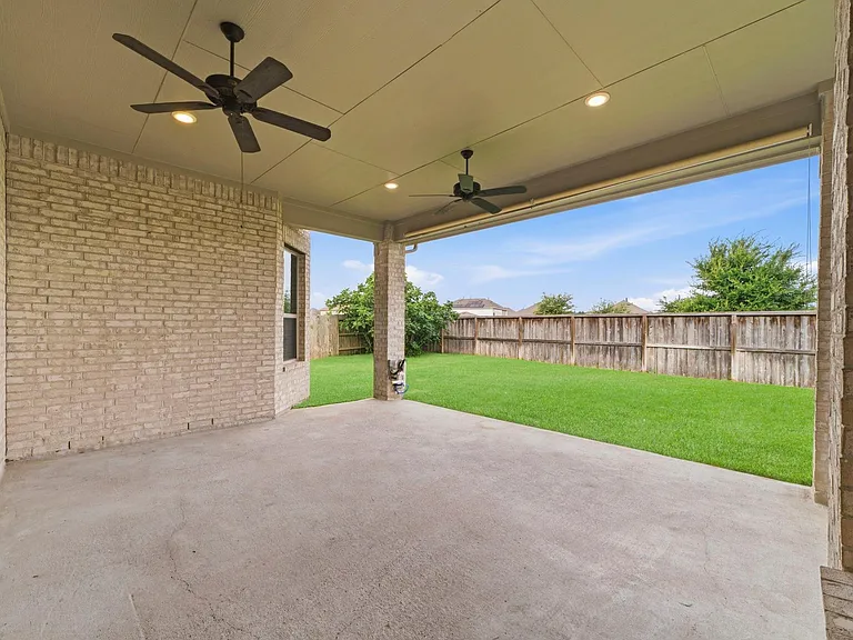 21723 Albertine Dr — Photo 33