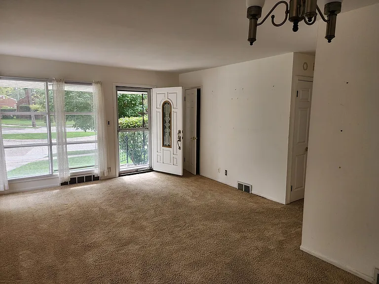 561 Lerner Ave — Photo 2