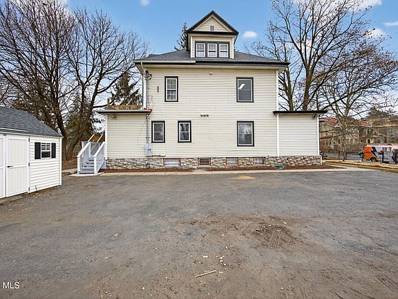 4th image of 901 Bedford Road