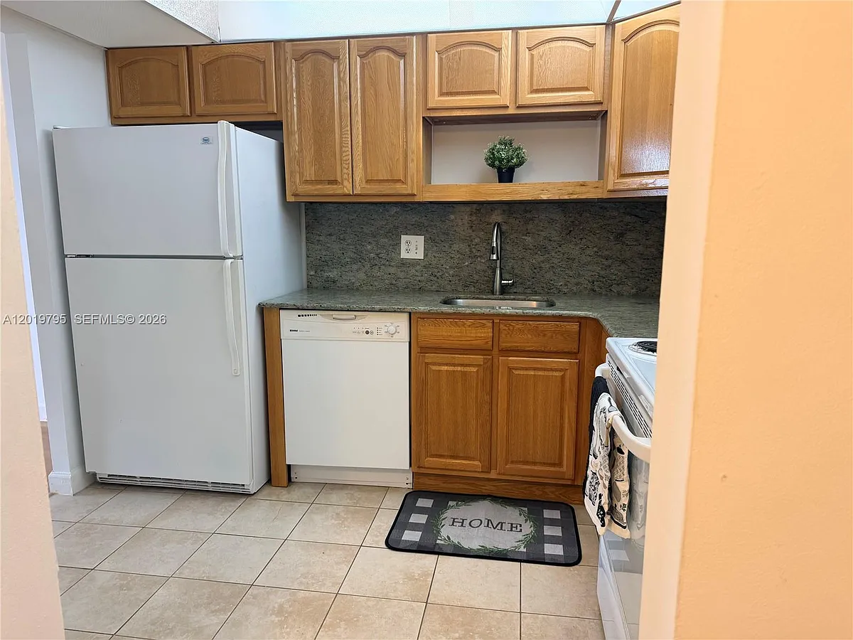 Building Photo - 1100 Saint Charles Pl #620
