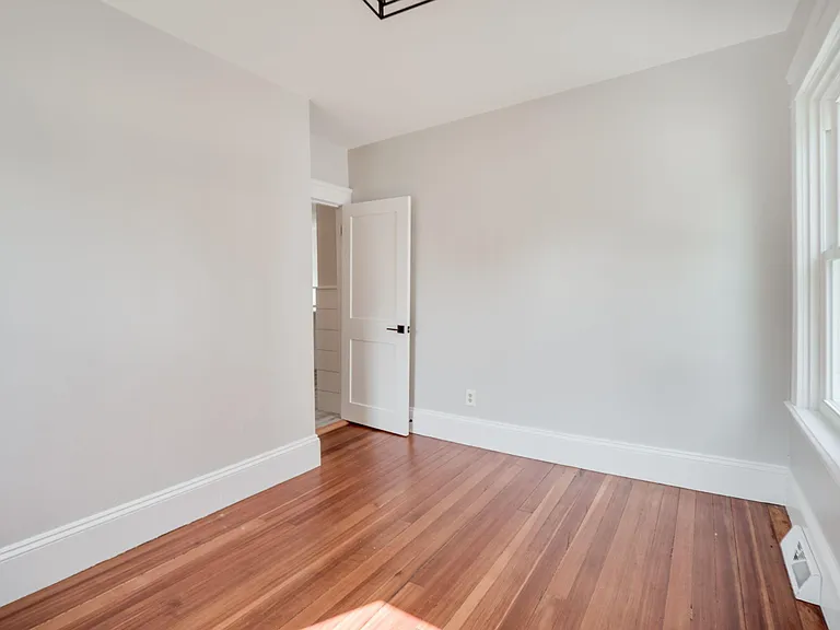 75 Calder St — Photo 5