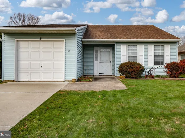 5 Fernwood Ct, Columbus, NJ 08022