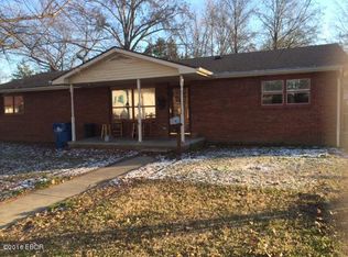 216 W 4th St, Benton, IL 62812