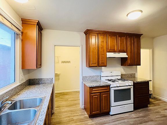 Spacious kitchen/dining area