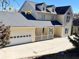 381 Castle Rd, Dalton, GA 30720