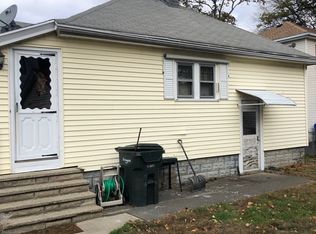 1061 Carew St, Springfield, MA 01104