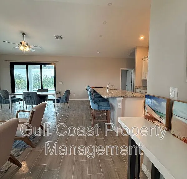 2609 NE 5th Pl — Photo 4