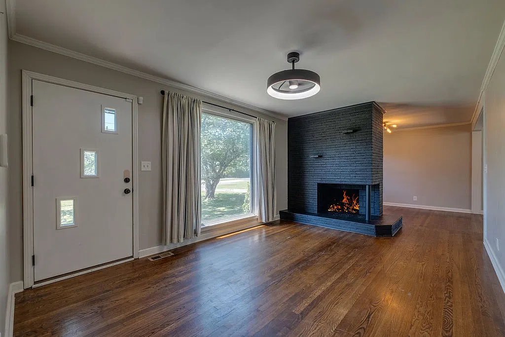 3 bed, 1386 sqft, $2,600 — Photo 2