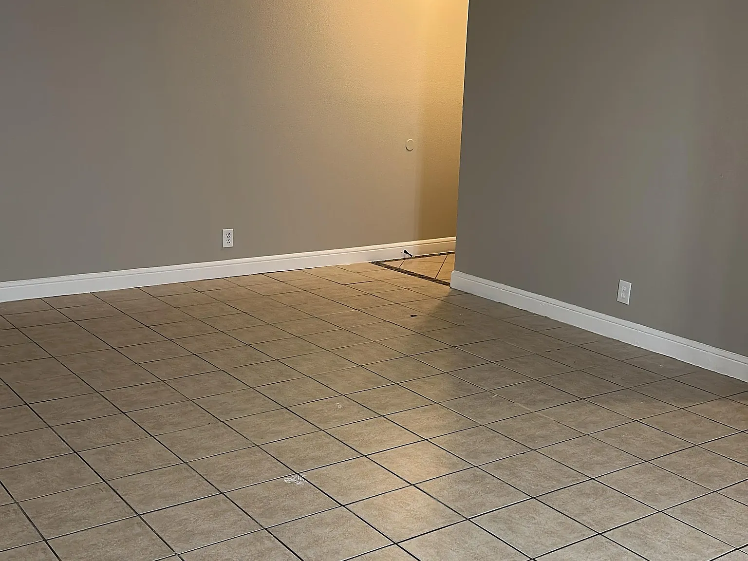 3 bed, 1200 sqft, $1,300 — Photo 4