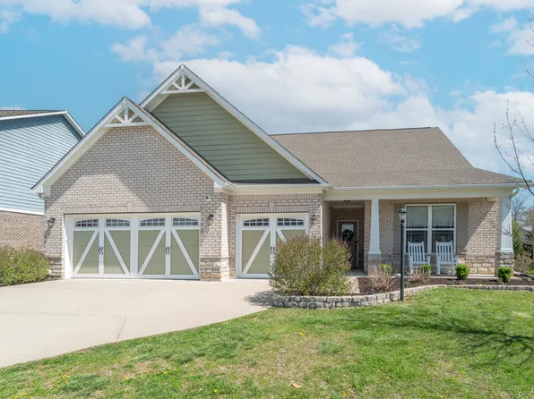 7421 Doyal Dr, Whitestown, IN 46075