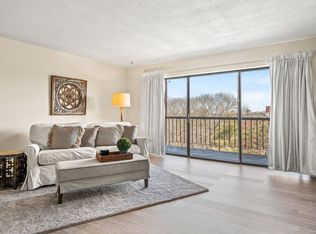 1 Summit Dr APT 55, Reading, MA 01867