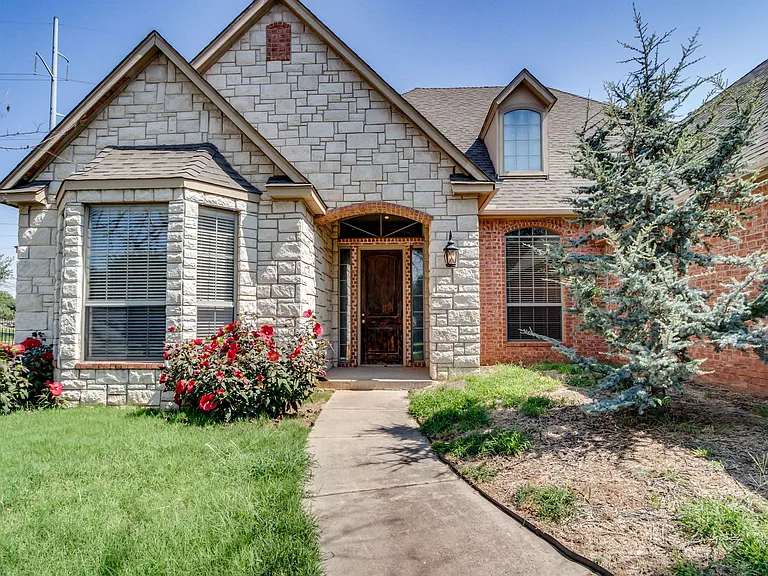 3341 Heritage Green Cir — Photo 1