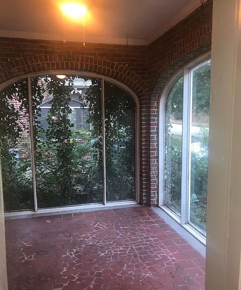 586 Shannon Dr SW — Photo 2