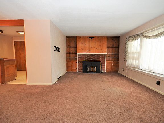 5th image of 1889 Bruce Ln