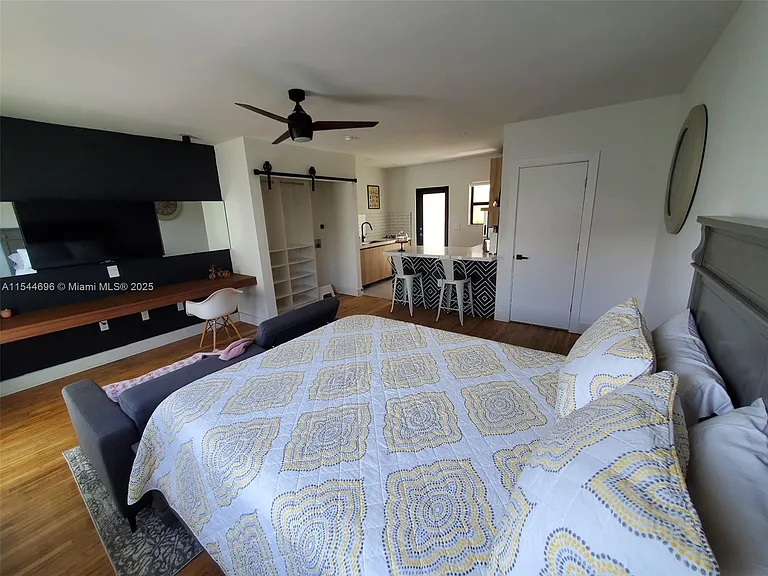 740 SW 9th St #2 — Photo 17