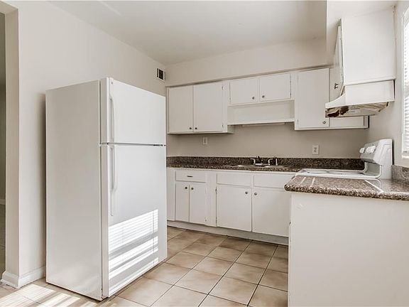 5th image of 937 Kensington Dr