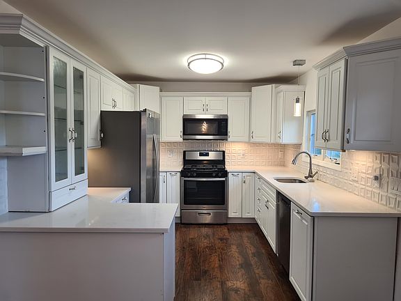 2nd image of 131 Barnegat Blvd