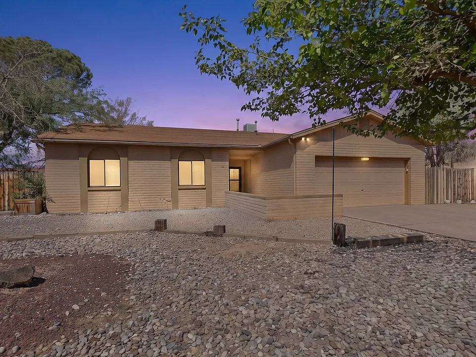 209 Villa Verde Dr SE