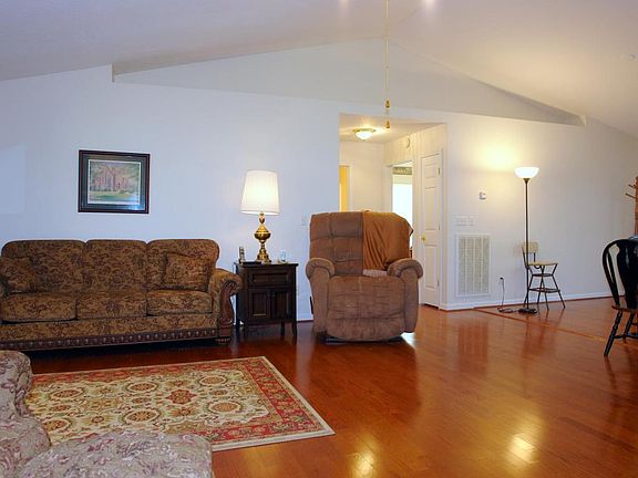 4th image of 1024 War Eagle Dr