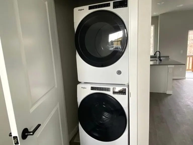 608 Telegraph Rd — Photo 12