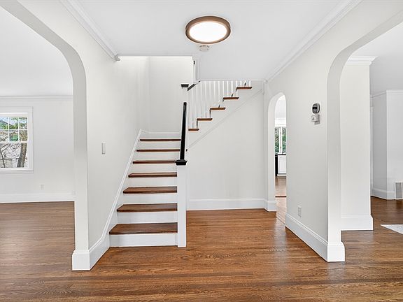 5th image of 575 Chestnut St