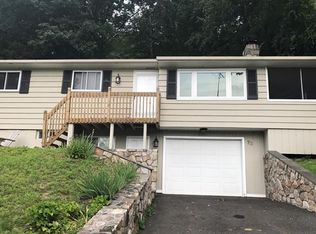 73 N Lake Shore Dr, Brookfield, CT 06804