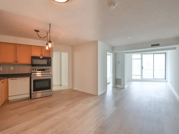 650 Queens Quay W #302, Toronto, ON M5V 3N2