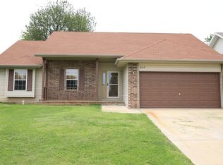 837 S Hemlock Ave, Springfield, MO 65802